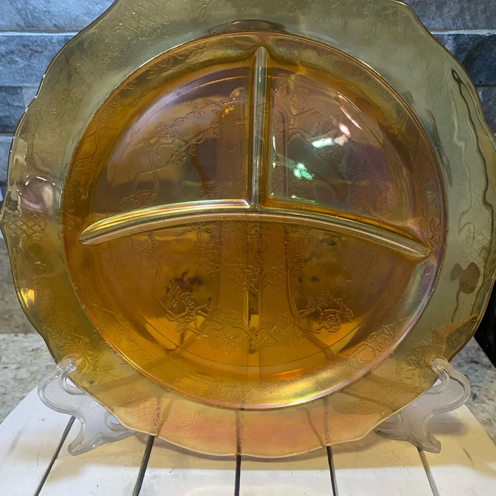 Amber Glass Divided Plate‎